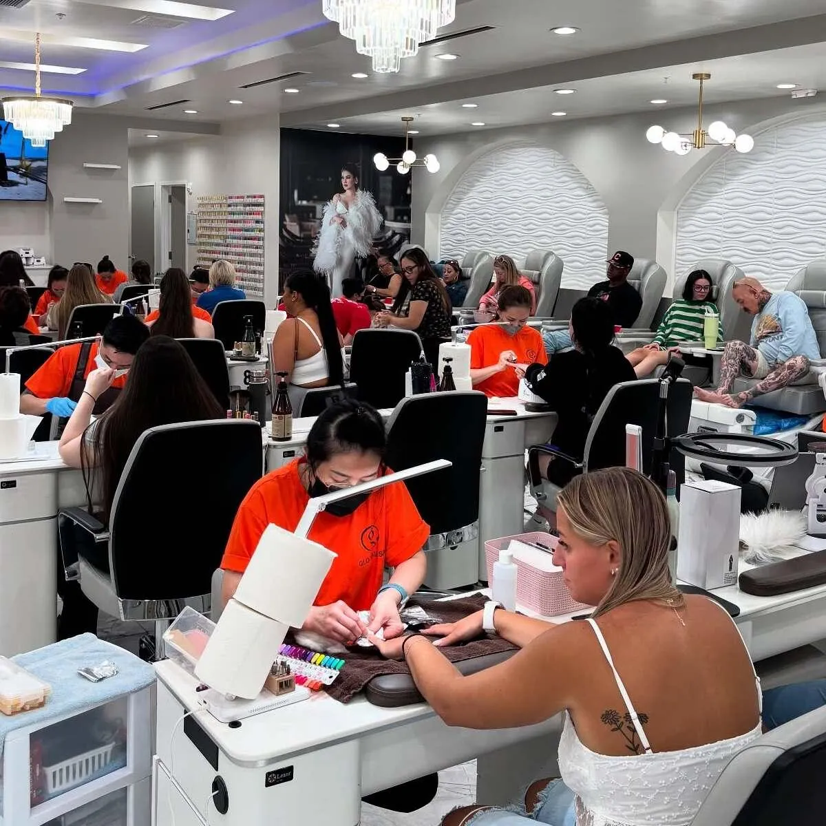 Glo Nail Spa 1 interior